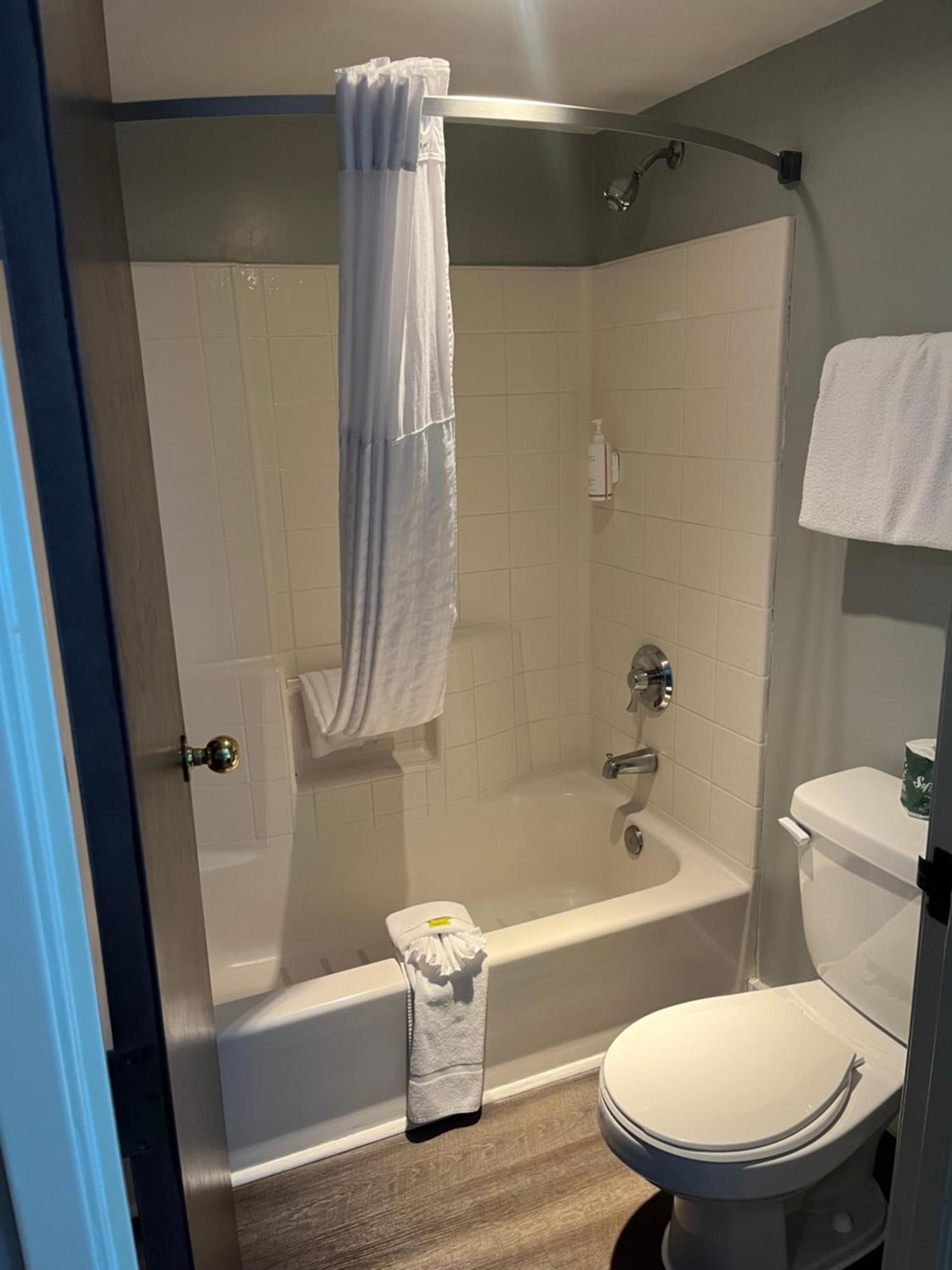 Days Inn By Wyndham Seatac Airport Bagian luar foto